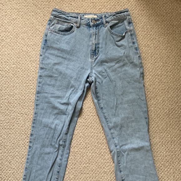 Light Wash PacSun Mom Jeans - Picture 2 of 9
